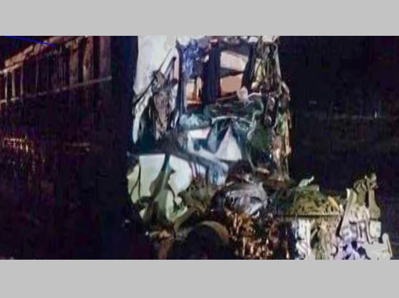 Motorista morre após colisão entre caminhões na SP-270, em Assis