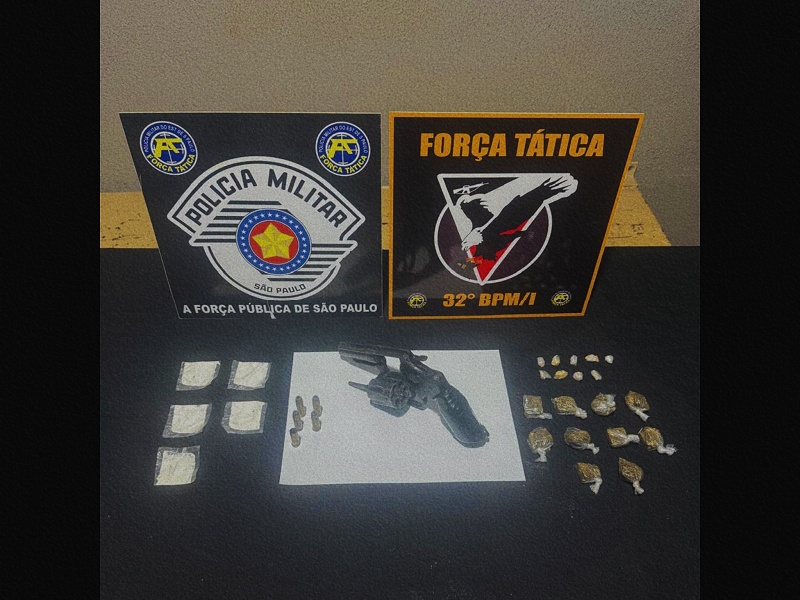 Homem conhecido pela polícia é detido com cocaína, crack, maconha e revólver