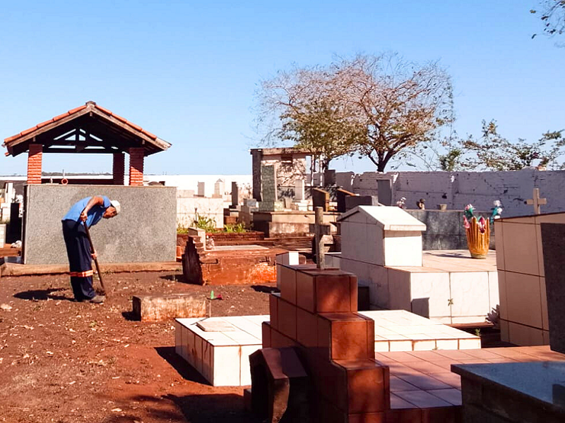 Prefeitura realiza limpeza no cemitério e na praça de Roseta para o Dia de Finados