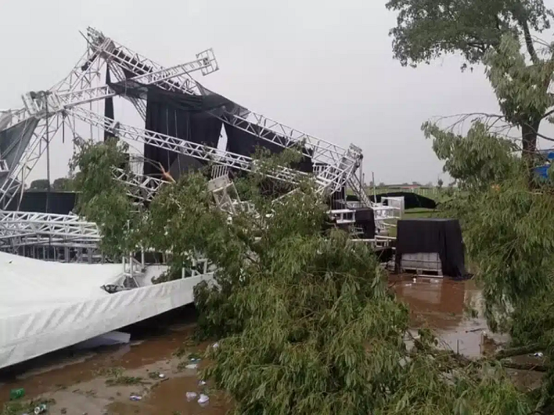 Estrutura de festa de universitários desaba e mata uma pessoa em Regente Feijó; 58 ficam feridos 