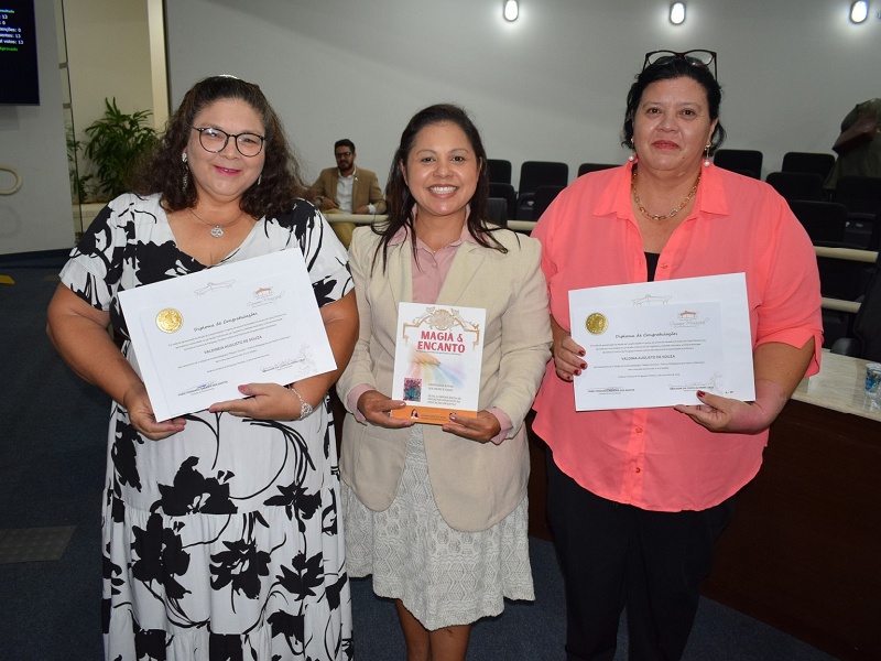 Professoras Valdina e Valdineia são homenageadas por lançamento de revista pedagógica