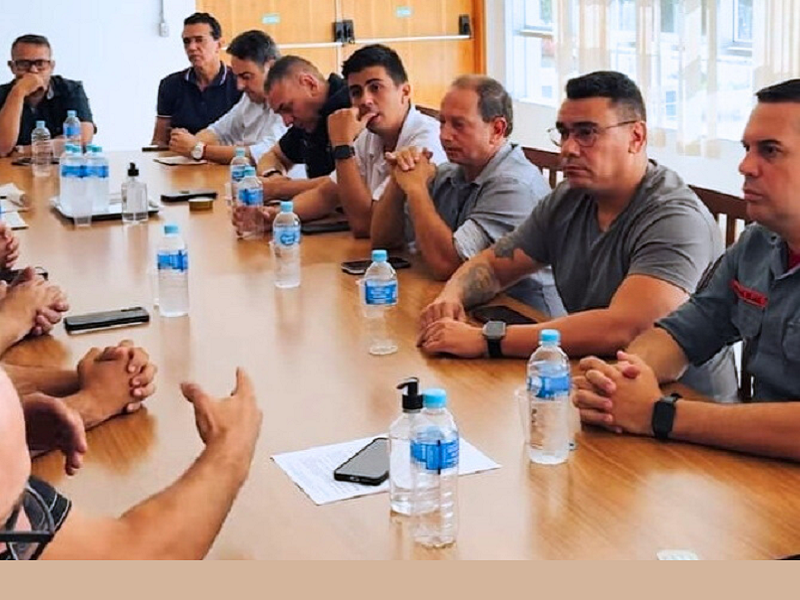 Reunião na Prefeitura aborda segurança na disposição de cabos nos postes de Paraguaçu Paulista