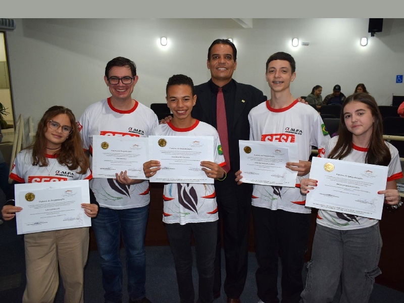 Câmara parabeniza alunos da escola SESI pela conquista de importante prêmio
