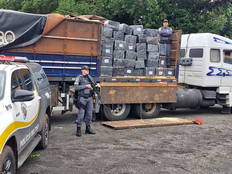 Motorista é preso com toneladas de maconha escondidas em carga na rodovia de Palmital