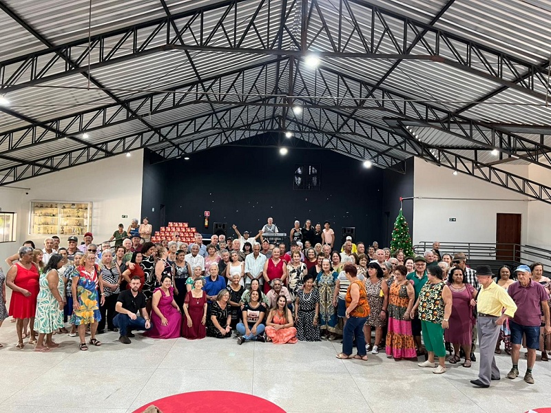 Almoço dançante encerra ano do CCI com integração e cuidado aos idosos