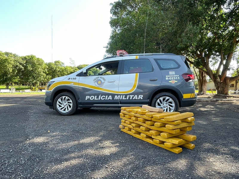 Polícia Rodoviária apreende mais de 50 kg de maconha em veículo abordado em Palmital