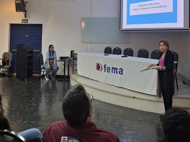 Paraguaçu participa de capacitação e apresenta Plano de Ações Educativas da Secretaria de Saúde