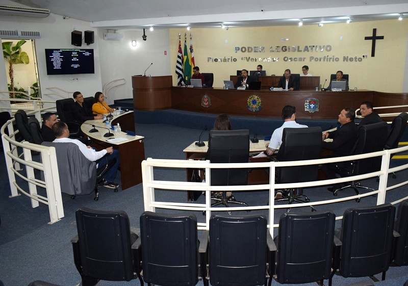 Câmara aprova cinco projetos do Executivo em sessão extraordinária