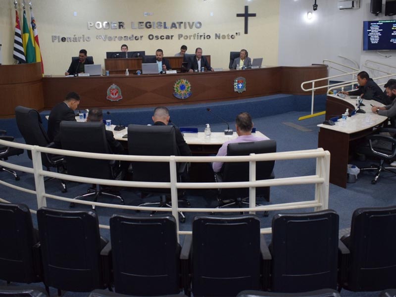 Câmara aprova projeto que reajusta salários dos servidores municipais
