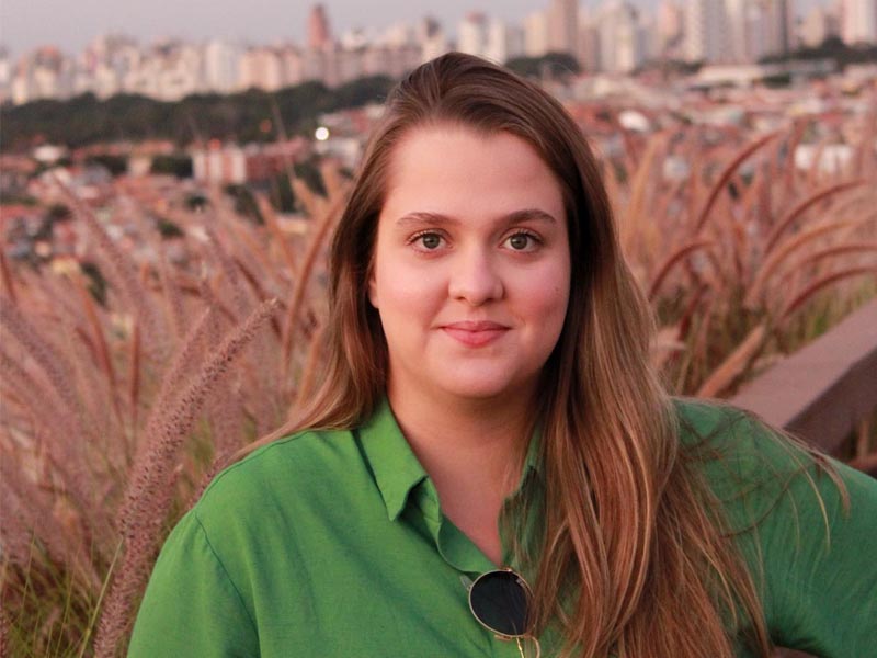 Laura Pelegrini comemora idade nova hoje!