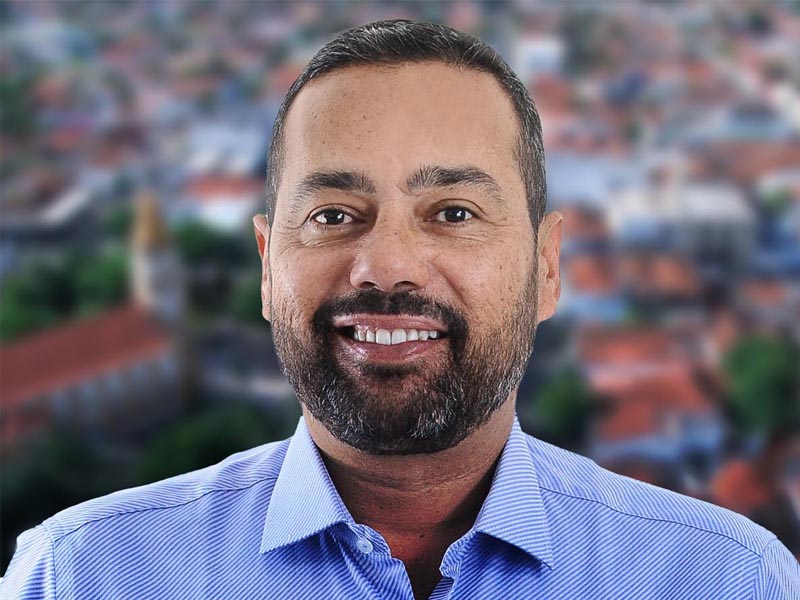 Hoje é dia de cantar parabéns para o vereador Fábio Santos