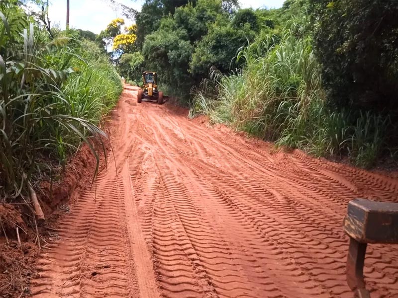 Prefeitura intensifica manutenção das estradas rurais em Paraguaçu Paulista