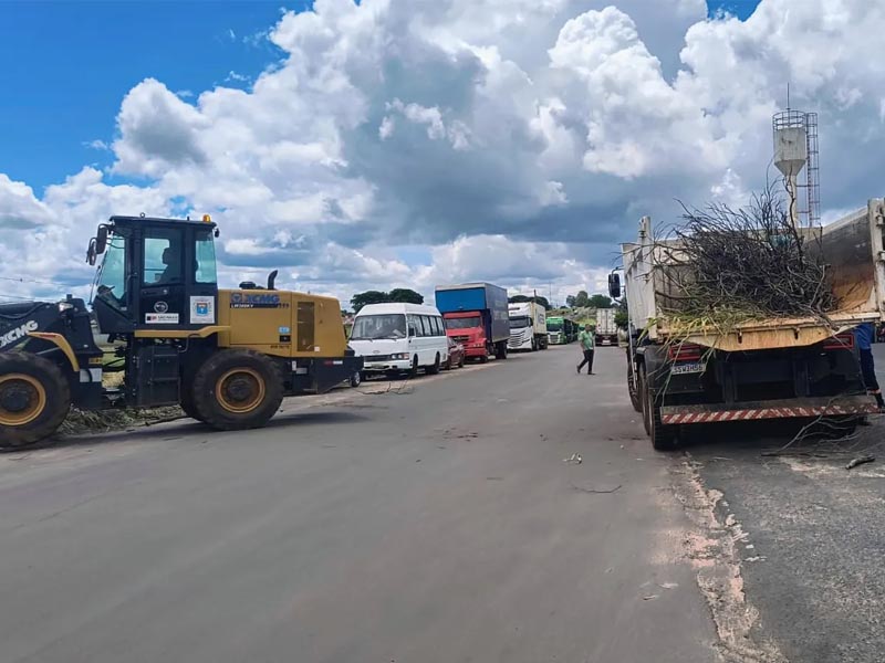 Entrada da cidade pela “Sete de Setembro” recebe faxina geral e ganha mais segurança e organização