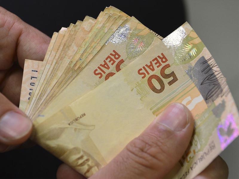 Governo envia alertas sobre imposto de renda pelo Gov.br e WhatsApp