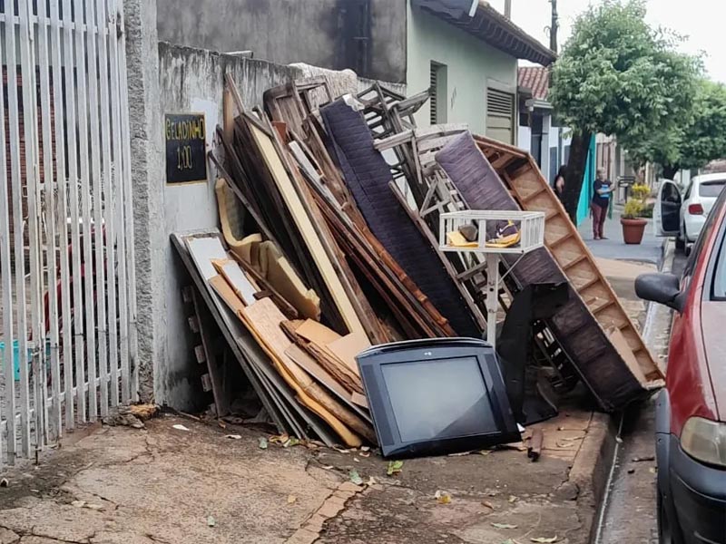 Campanha “Paraguaçu Contra a Dengue” segue retirando toneladas de materiais inservíveis dos bairros