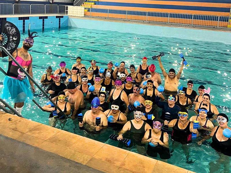 Hidrofolia agita Piscina Pública com alegria, saúde e espírito de Carnaval