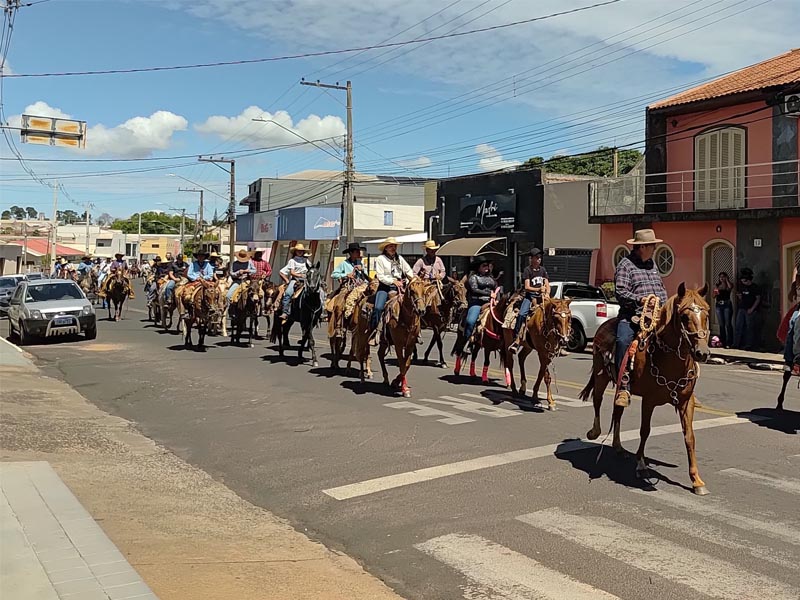 2ª Cavalgada da StoneFarm reúne participantes de Quatá e região