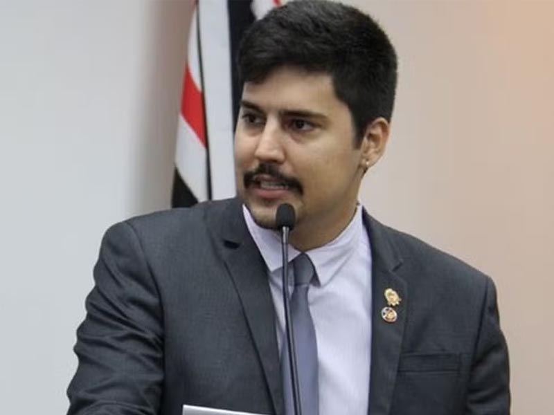 Vereador de Assis é assaltado dentro da sua própria casa por homem armado