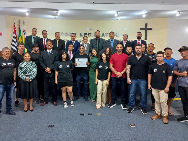 Câmara de Paraguaçu Paulista parabeniza o atleta Diego dos Anjos, campeão de MMA