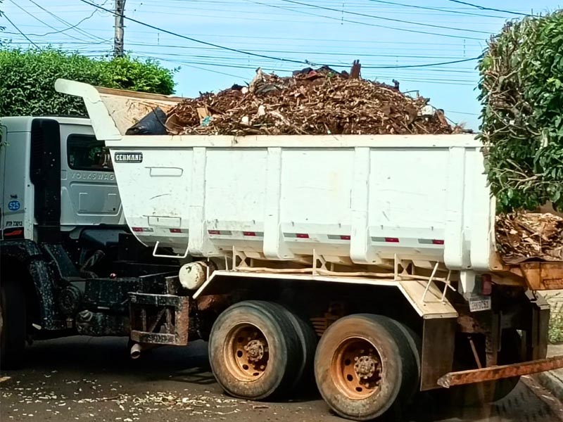 Descarte irregular em vários pontos da Vila Nova compromete equipes e maquinários