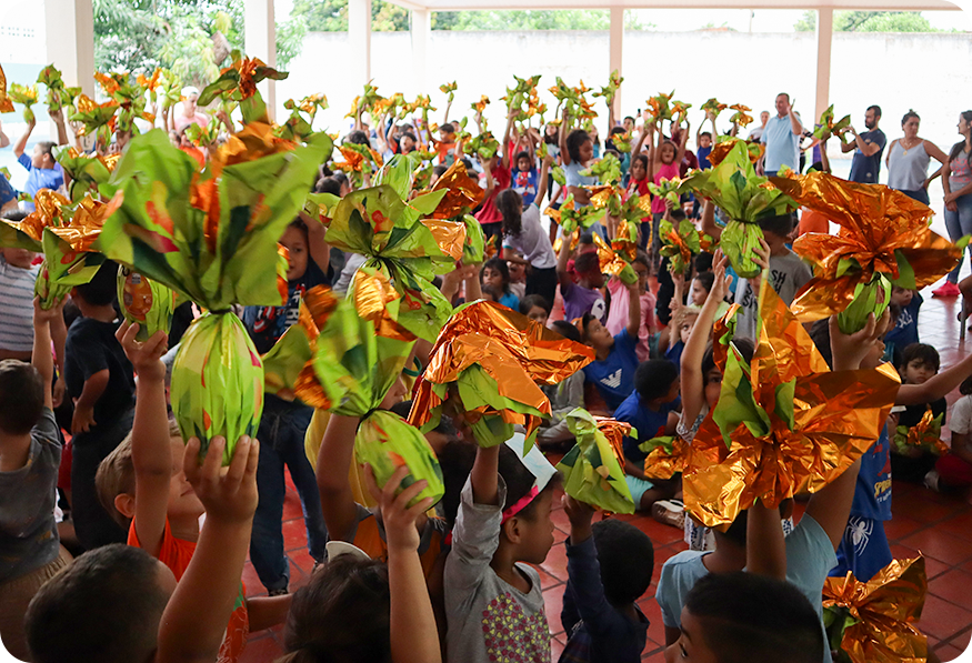Instituto UniAssis e Cacau Show encantam crianças de Paraguaçu e região