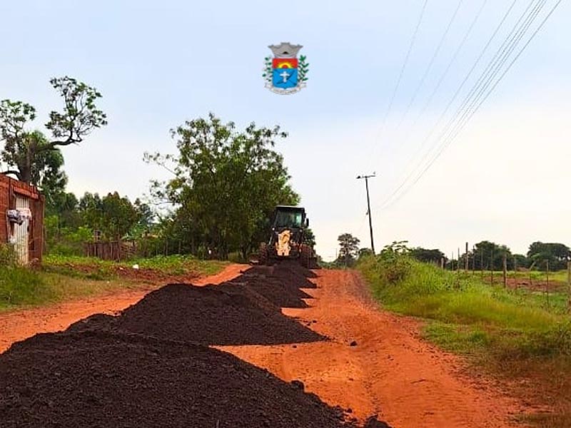 Prefeitura realiza melhorias emergenciais em mais um trecho de estrada rural no Rancho Alegre