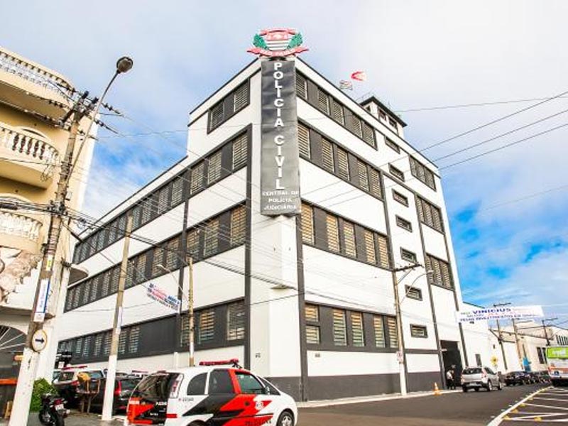 Criança de 1 ano morre após ser encontrada em piscina em Marília