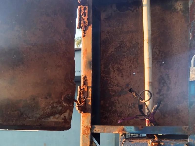 Danos à quadra da Vila Gammon mobilizam investigação; câmeras e BO devem apontar responsáveis