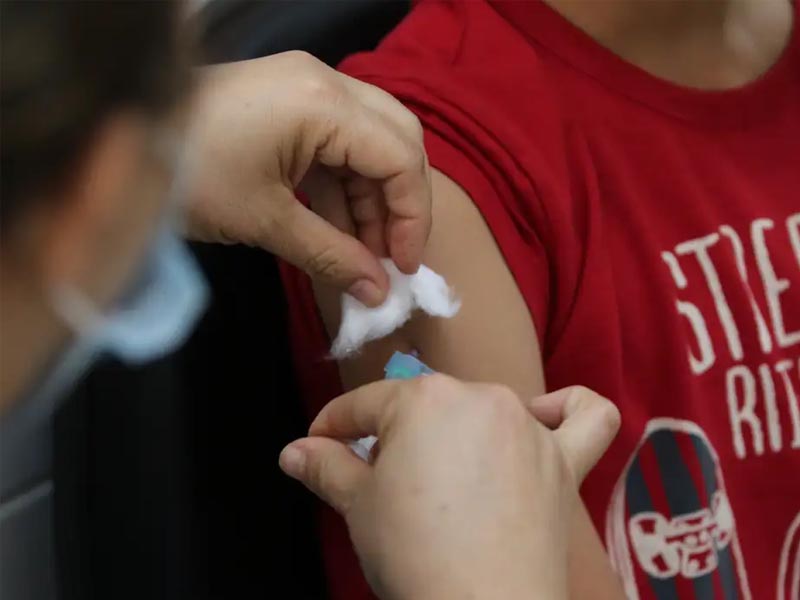 Vacinação nas escolas segue até dia 30 e meta é imunizar 27 milhões