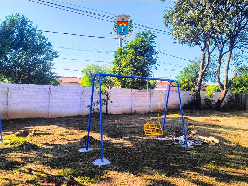 Prefeitura investe em novos brinquedos nos espaços de lazer em escolas municipais