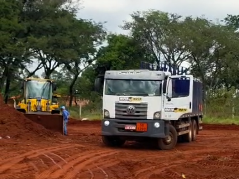 Obras da nova UBS do Ville de France avançam com preparação do terreno em Paraguaçu Paulista