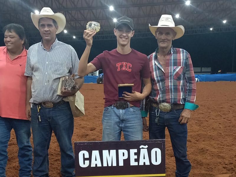 Matheus vence prova de Três Tambores no dia do aniversário de 15 anos em Taciba