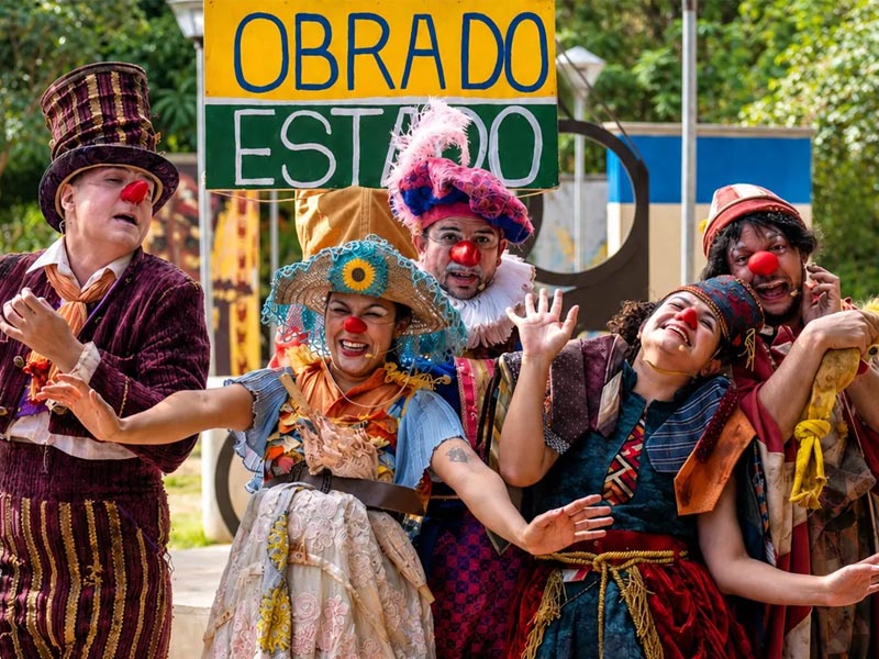 “Migalhas e Misérias em Mi Menor: Um Musical Mentiroso” acontece neste sábado, na Concha Acústica