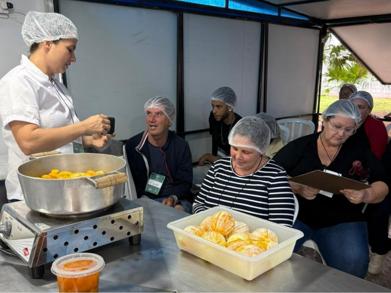 Raízen realiza oficina de aproveitamento integral de alimentos em Maracaí na Semana do Meio Ambiente