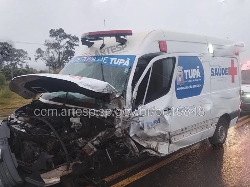 Colisão entre van da Saúde de Tupã e SUV na SP-294 deixa oito feridos em Pompeia