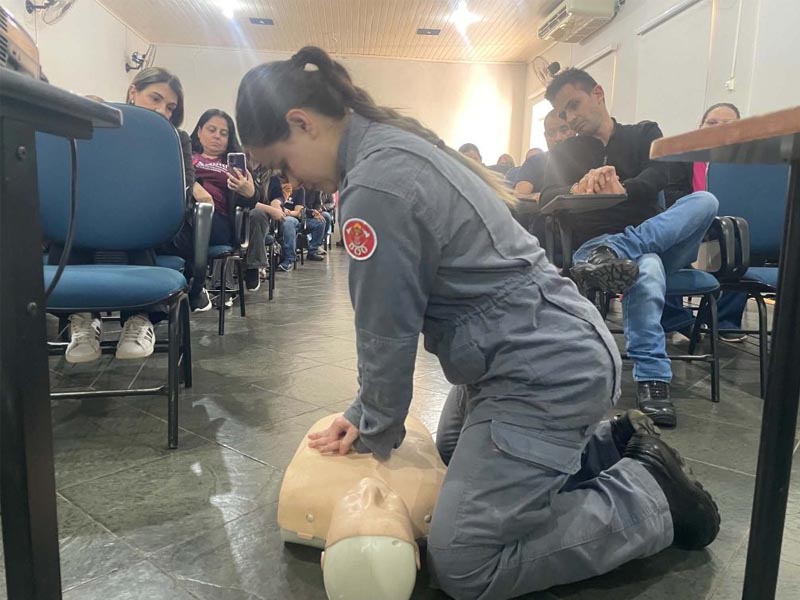 Servidores da Saúde recebem capacitação do Corpo de Bombeiros sobre Primeiros Socorros