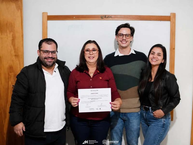 Maracaí conclui curso gratuito de automaquiagem e celebra formação de novas profissionais