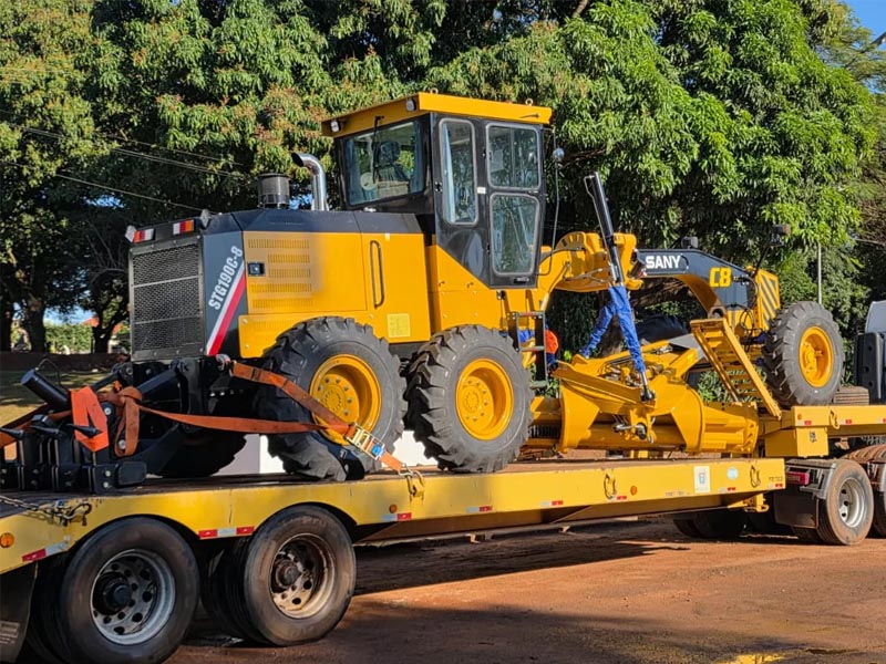 Nova motoniveladora reforça frota e amplia capacidade de atendimento em Paraguaçu Paulista