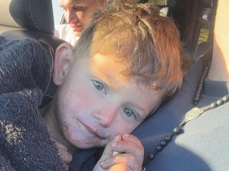 Menino de 2 anos é encontrado com vida após noite de buscas em área rural