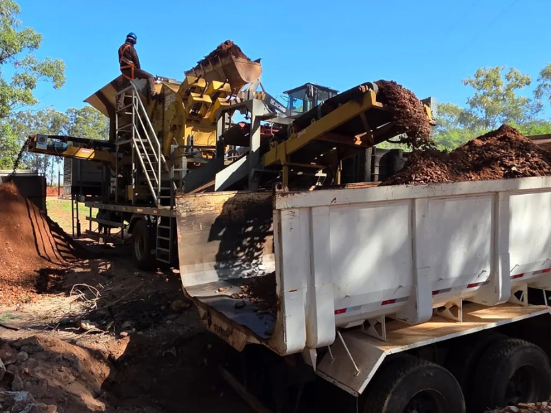 Paraguaçu Paulista transforma resíduos da construção civil em material para estradas rurais