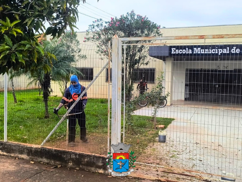 Prefeitura realiza ação de zeladoria na Escola Municipal de Música em Paraguaçu Paulista