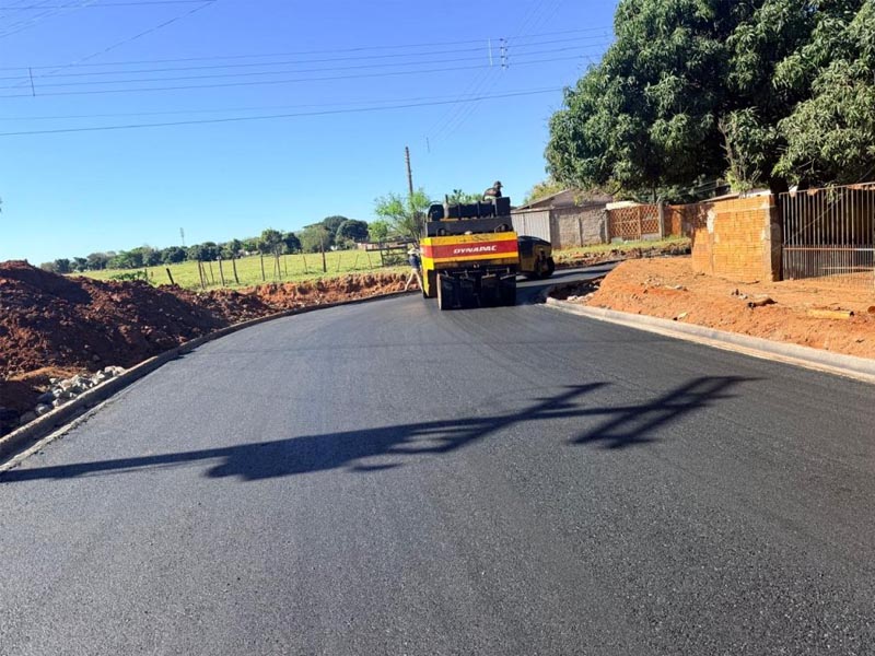 Asfalto é concluído e ruas do Jardim Bela Vista ganham nova estrutura urbana