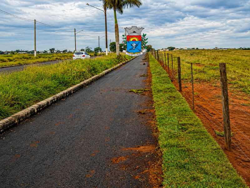 Plantio de gramado avança e marca nova etapa da ciclovia da Avenida Hissagy Marubayashi