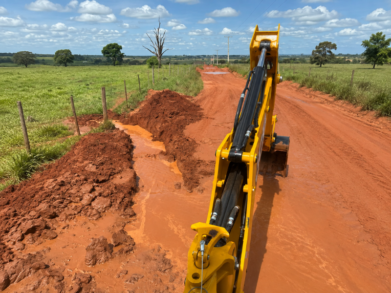 Estradas rurais de Paraguaçu Paulista recebem reforço na manutenção após fortes chuvas que afetaram