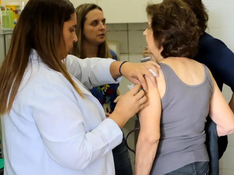 SUS amplia cobertura da vacina Pneumo 20 para maiores de 85 anos