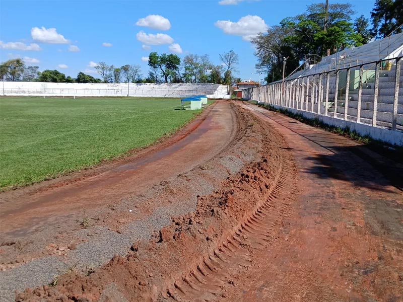 Prefeitura inicia revitalização da pista de atletismo do Estádio Municipal Carlos Affini