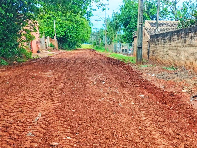 Cavalaria do Obras reforça manutenção de trecho de estrada rural no Rancho Alegre