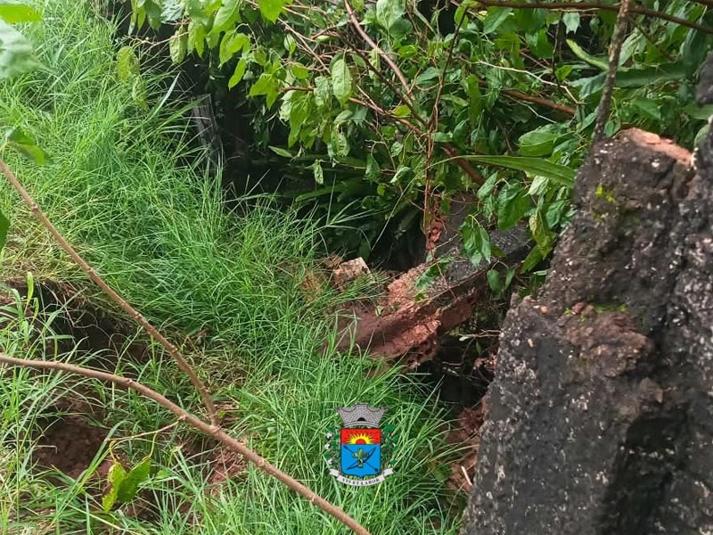 Temporal provoca queda de muro no Estádio Municipal Carlos Affini