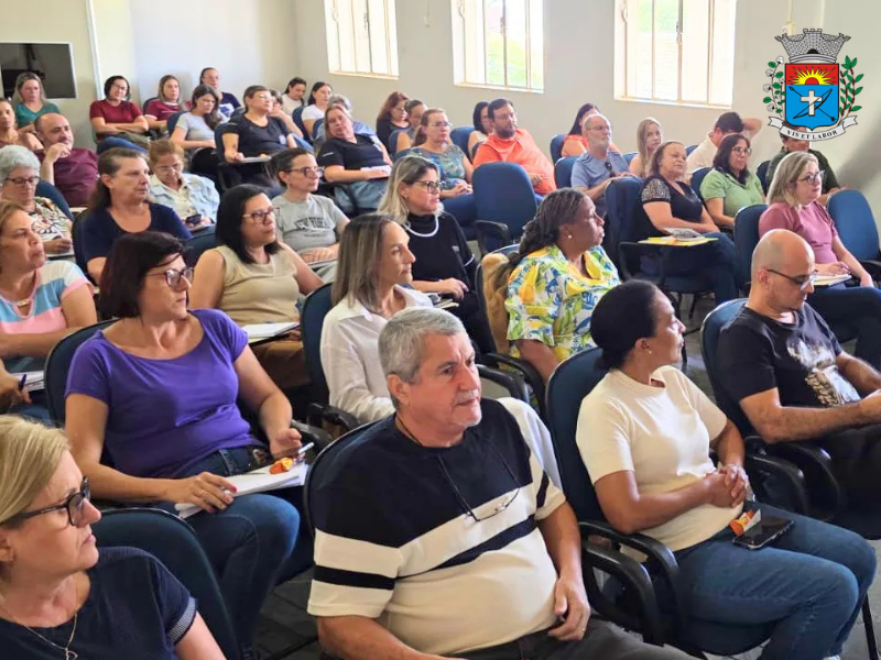 Prefeitura orienta profissionais da Educação sobre saúde mental e riscos no trabalho