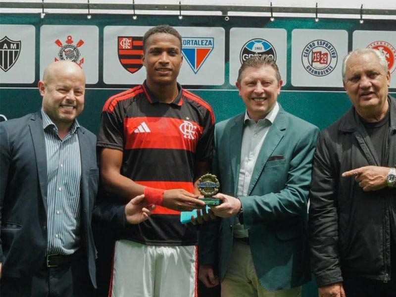 Atleta de Quatá, conquista tricampeonato da Copa Gramado Laghetto pelo Flamengo Sub-16